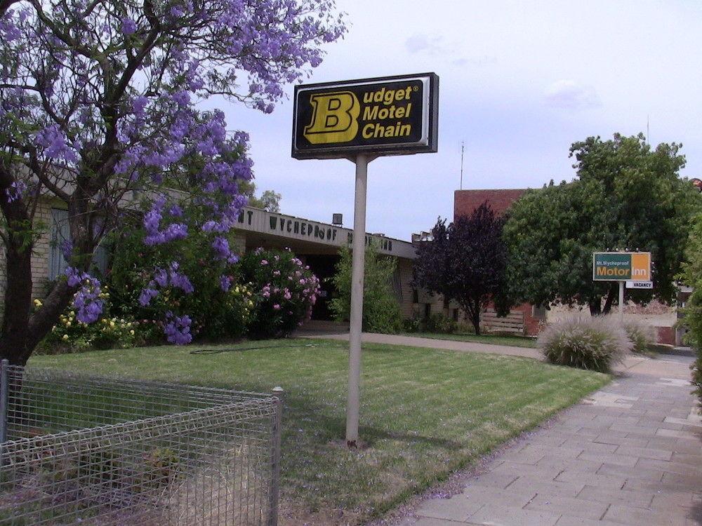 Mount Motor Motel 3*